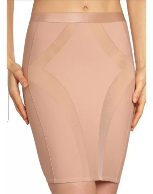 Triumph 44(XXL) 42(XL) dydžio kūno spalvos  koreguojantis  pasijonis Amazing Sensation Skirt