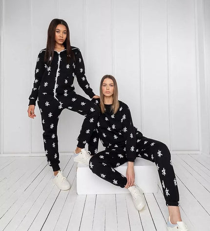 Sofa Killer juodas kombinezonas su SK logo printu