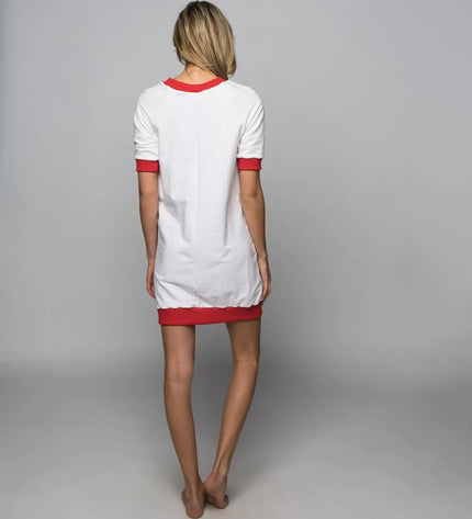 Sofa Killer balta taškuota suknelė su raudonais rankogaliais