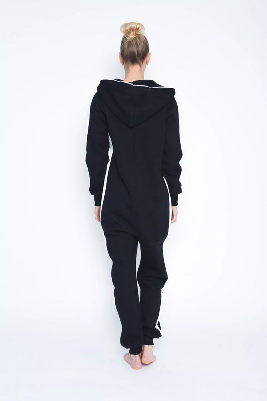 Sofa Killer juodas kombinezonas su batom vertikaliom juostom