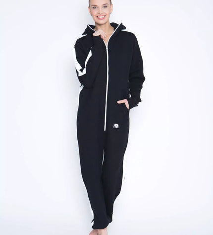 Sofa Killer juodas kombinezonas su batom vertikaliom juostom