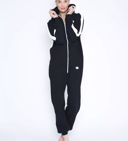 Sofa Killer juodas kombinezonas su batom vertikaliom juostom