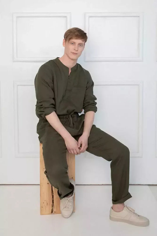 Sofa Killer tamsiai žalios spalvos vyriškas lininis kombinezonas