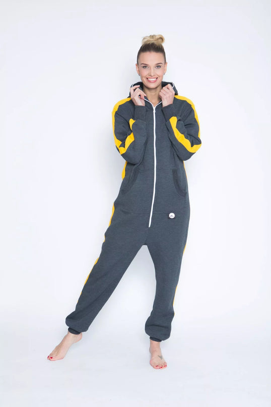 Sofa Killer tamsiai pilkas kombinezonas su geltonom vertikaliom juostom