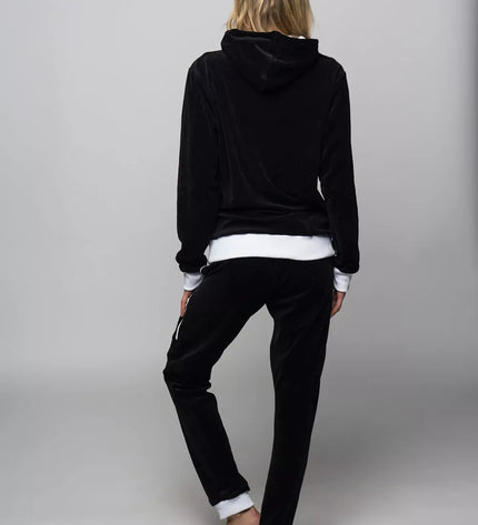 Sofa Killer juodas veliūrinis sportinis kostiumas