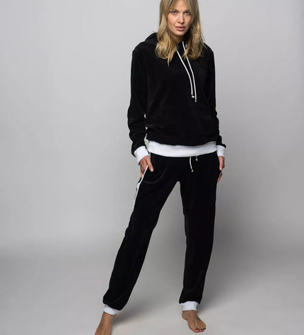 Sofa Killer juodas veliūrinis sportinis kostiumas