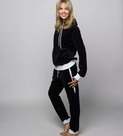 Sofa Killer juodas veliūrinis sportinis kostiumas