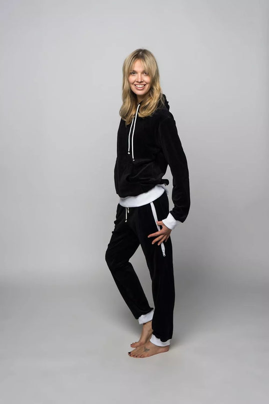 Sofa Killer juodas veliūrinis sportinis kostiumas