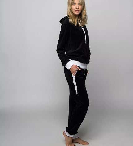 Sofa Killer juodas veliūrinis sportinis kostiumas