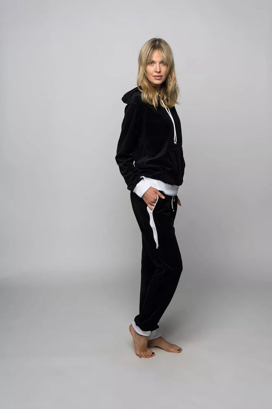 Sofa Killer juodas veliūrinis sportinis kostiumas