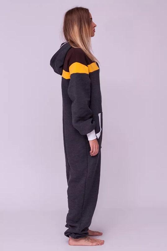 Sofa Killer pilkas kombinezonas rudais pečiais