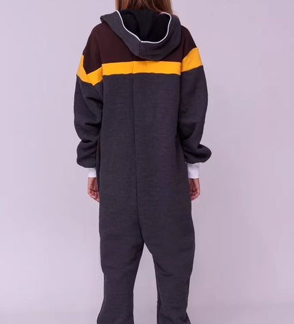 Sofa Killer pilkas kombinezonas rudais pečiais