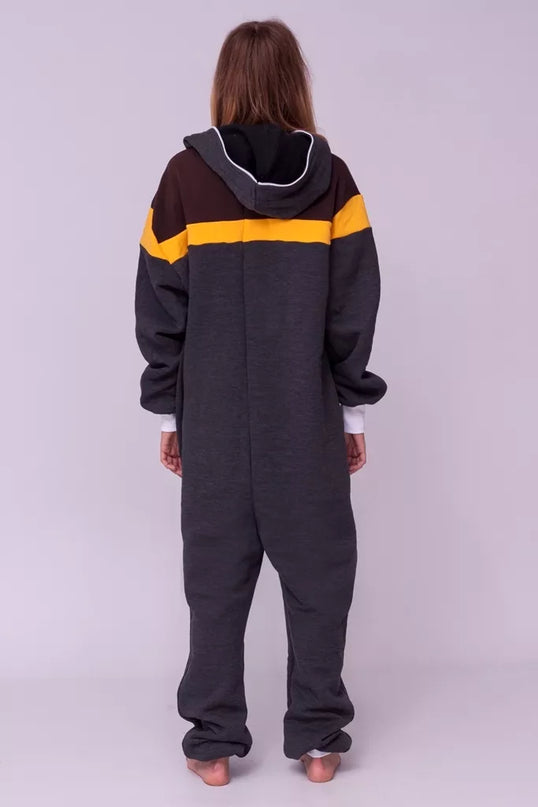 Sofa Killer pilkas kombinezonas rudais pečiais