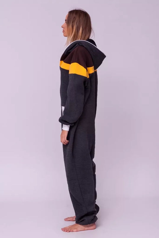 Sofa Killer pilkas kombinezonas rudais pečiais