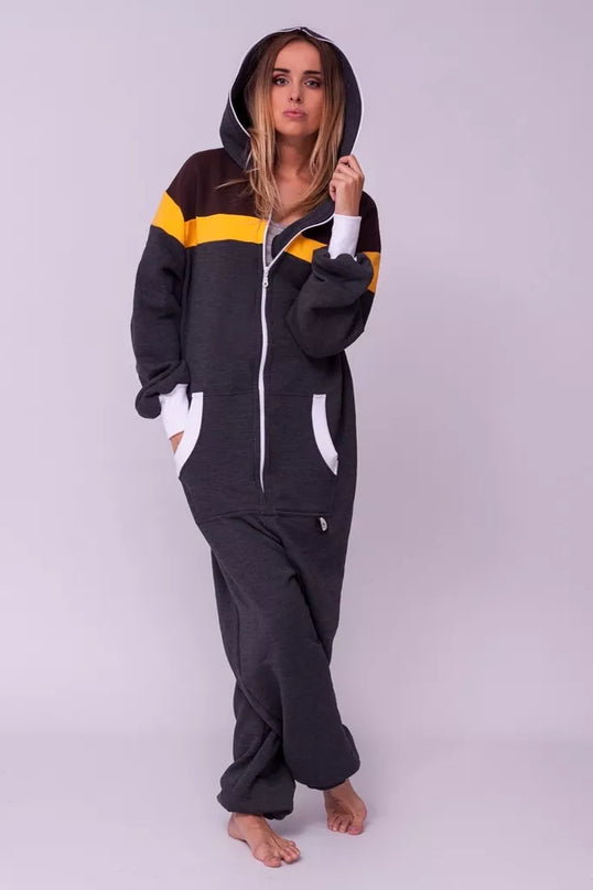 Sofa Killer pilkas kombinezonas rudais pečiais