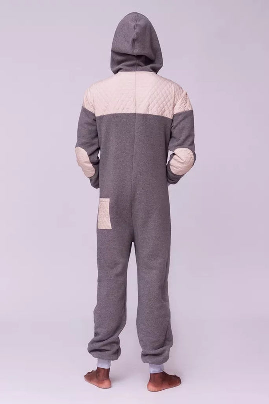 Sofa Killer pilkas kombinezonas su dygsniuotos medžiagos aplikacija