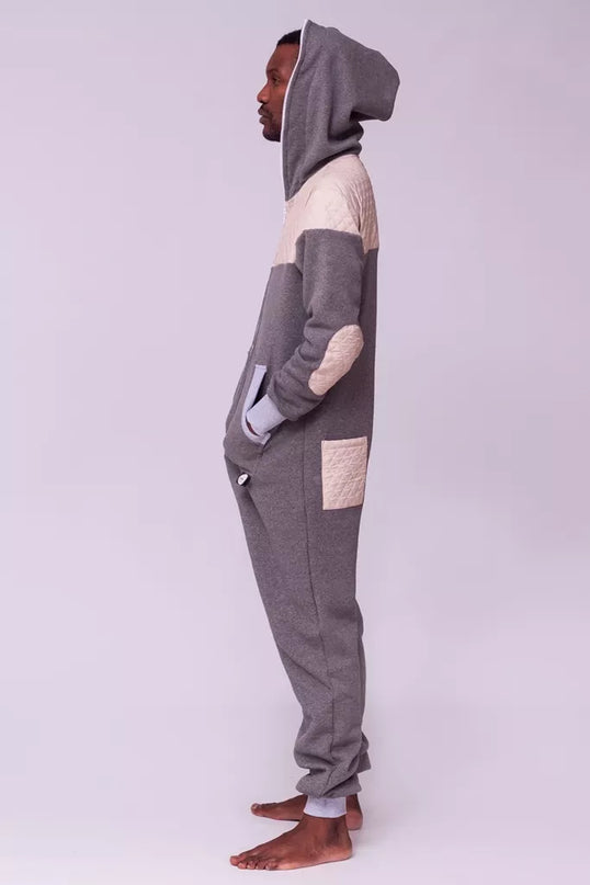 Sofa Killer pilkas kombinezonas su dygsniuotos medžiagos aplikacija