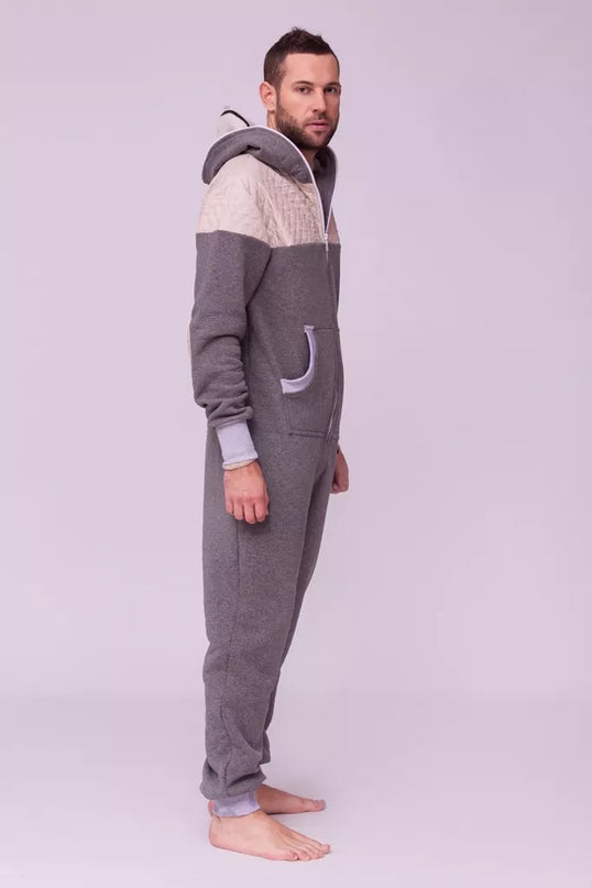 Sofa Killer pilkas kombinezonas su dygsniuotos medžiagos aplikacija