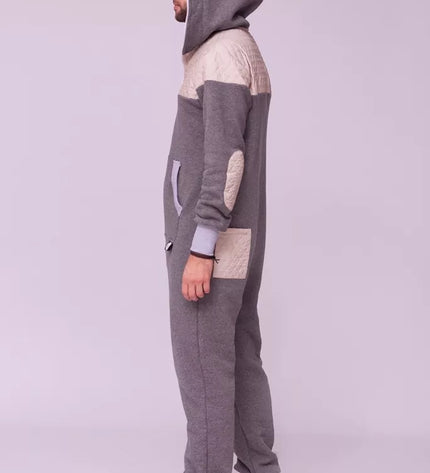 Sofa Killer pilkas kombinezonas su dygsniuotos medžiagos aplikacija