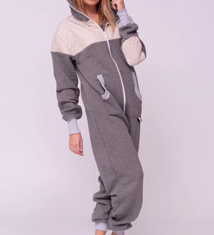 Sofa Killer pilkas kombinezonas su dygsniuotos medžiagos aplikacija