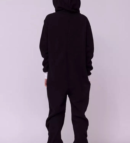 Sofa Killer juodas kombinezonas su baltais rankogaliais