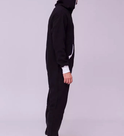 Sofa Killer juodas kombinezonas su baltais rankogaliais