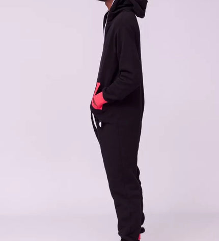 Sofa Killer juodas kombinezonas su koralo rankogaliais