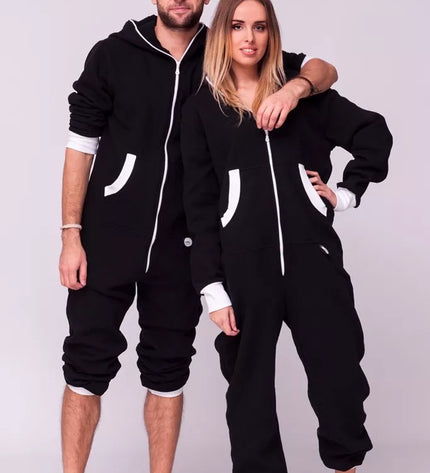 Sofa Killer juodas kombinezonas su baltais rankogaliais