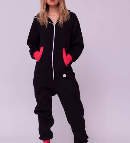 Sofa Killer juodas kombinezonas su koralo rankogaliais