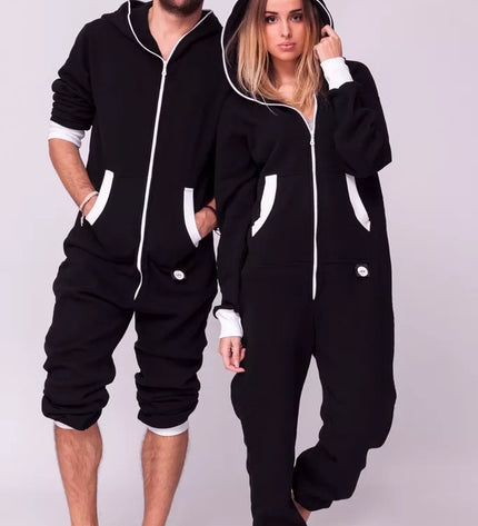 Sofa Killer juodas kombinezonas su baltais rankogaliais