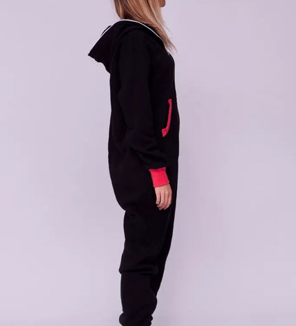 Sofa Killer juodas kombinezonas su koralo rankogaliais