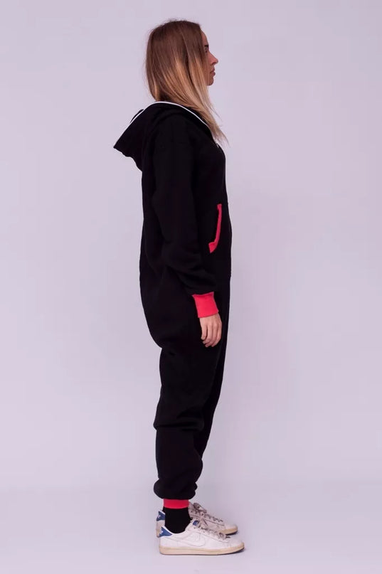 Sofa Killer juodas kombinezonas su koralo rankogaliais