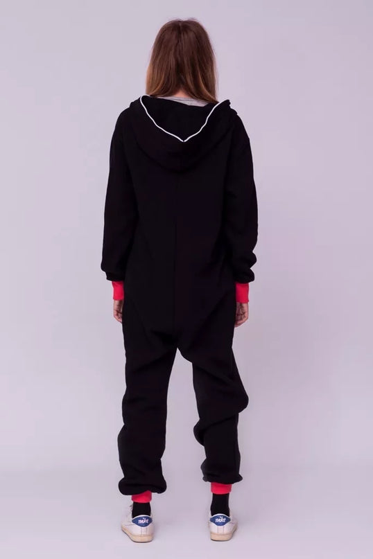 Sofa Killer juodas kombinezonas su koralo rankogaliais