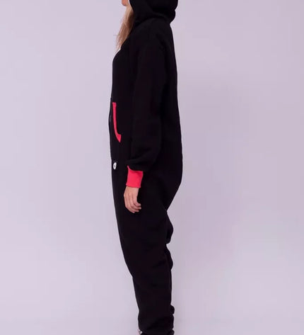 Sofa Killer juodas kombinezonas su koralo rankogaliais