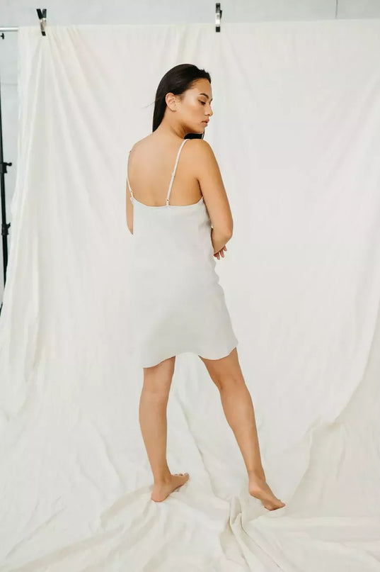 Sofa Killer smėlio spalvos lininė suknelė YALAN