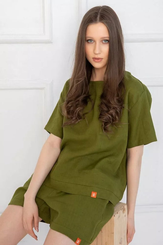 Sofa Killer samanų spalvos lininis kostiumas su šortais