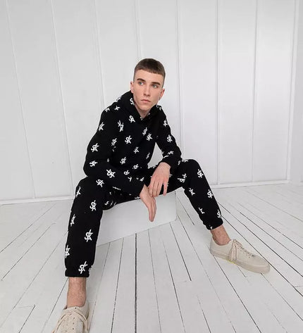 Sofa Killer juodas sportinis kostiumas su SK logo printu