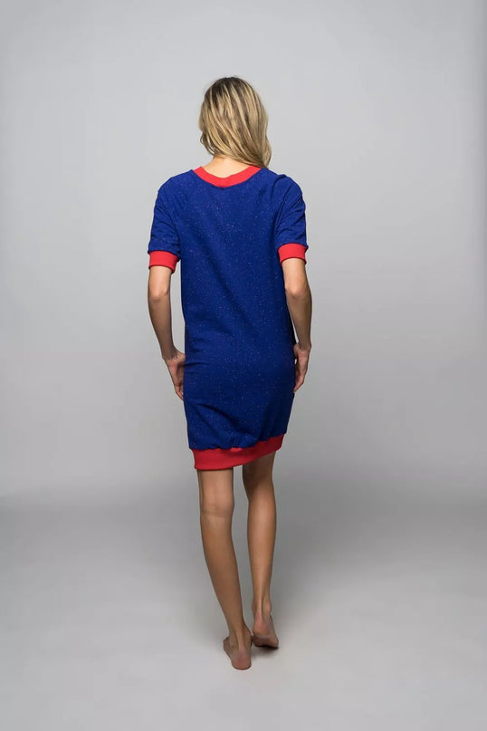 Sofa Killer mėlyna taškuota suknelė su raudonais rankogaliais