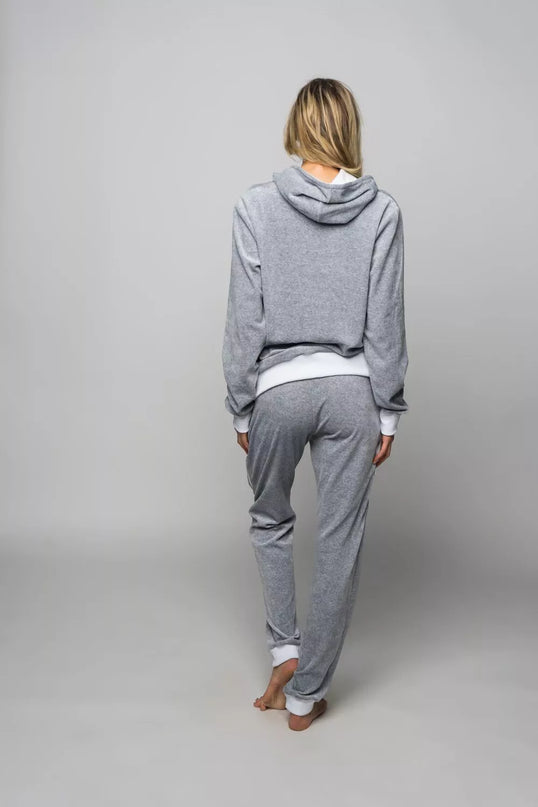 Sofa Killer šviesiai pilkas veliūrinis sportinis kostiumas