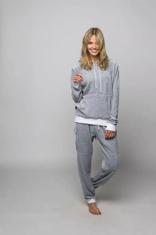 Sofa Killer šviesiai pilkas veliūrinis sportinis kostiumas