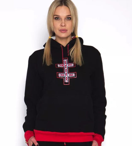 Sofa Killer juodas džemperis su tautinėm juostom