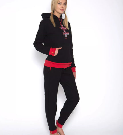 Sofa Killer juodas sportinis kostiumas su tautinėm juostom