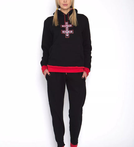 Sofa Killer juodas sportinis kostiumas su tautinėm juostom