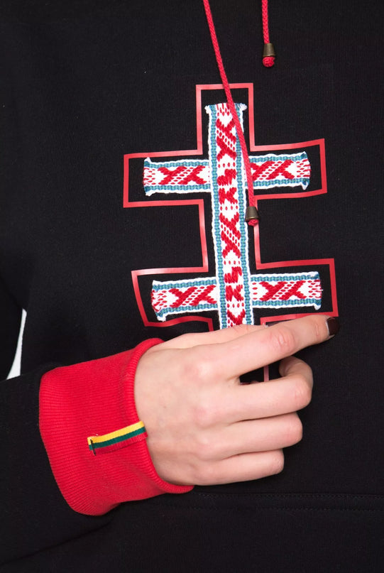 Sofa Killer juodas sportinis kostiumas su tautinėm juostom