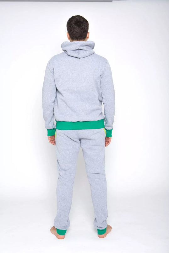 Sofa Killer šviesiai pilkas sportinis kostiumas su tautinėm juostom