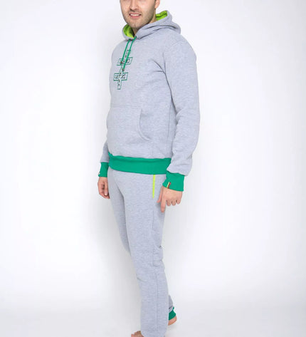 Sofa Killer šviesiai pilkas sportinis kostiumas su tautinėm juostom