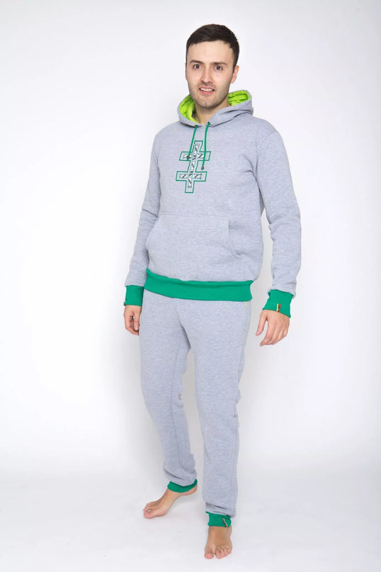 Sofa Killer šviesiai pilkas sportinis kostiumas su tautinėm juostom