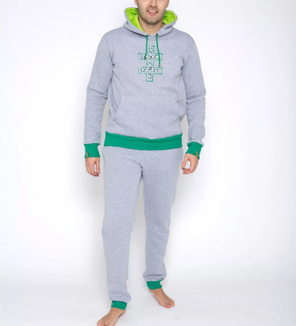 Sofa Killer šviesiai pilkas sportinis kostiumas su tautinėm juostom