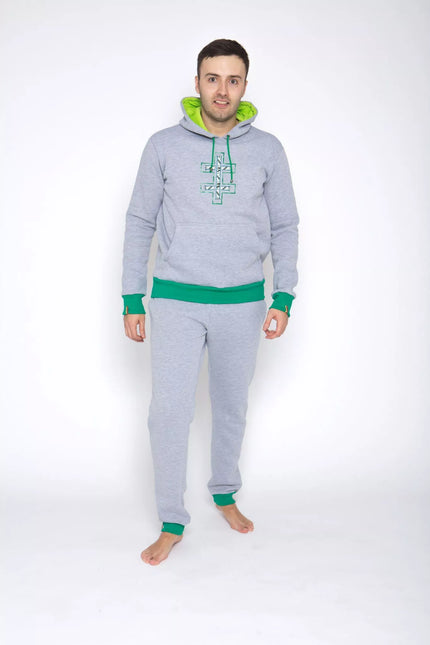Sofa Killer šviesiai pilkas sportinis kostiumas su tautinėm juostom
