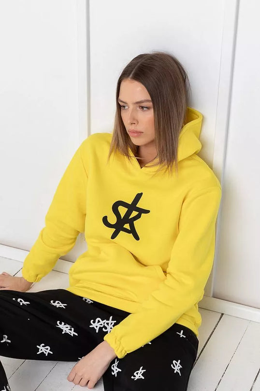 Sofa Killer ryškiai geltonas džemperis su SK logotipu